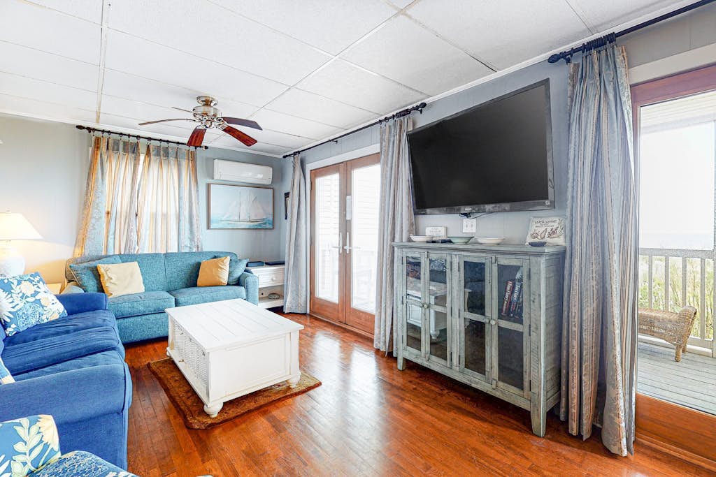 Oceanfront Happy House duplex with WiFi, W/D, ocean views, & beach access
