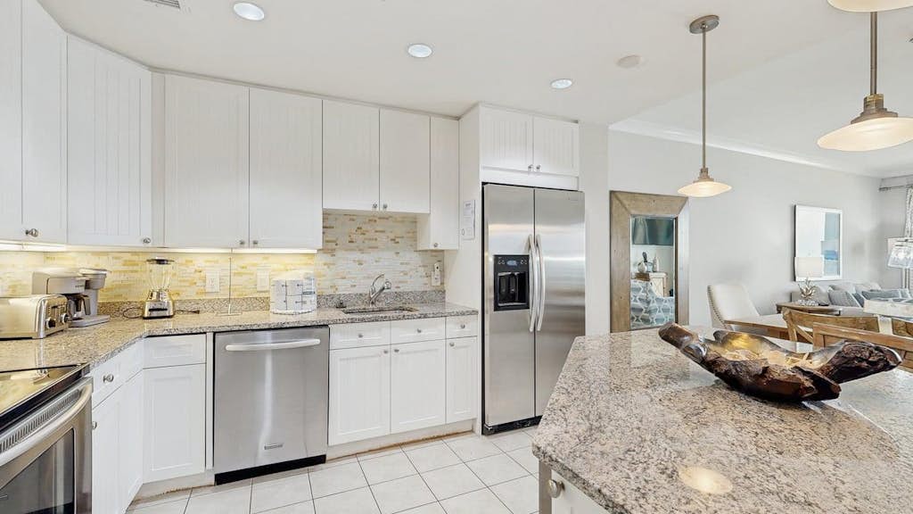 Oceanfront Gateway Grand Condo w/ AC, Ocean View, WiFi, W/D, Shared Pools