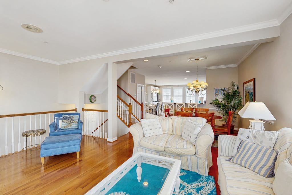 End townhome w/ partial bay view - steps to resort pools, beach & clubhouse
