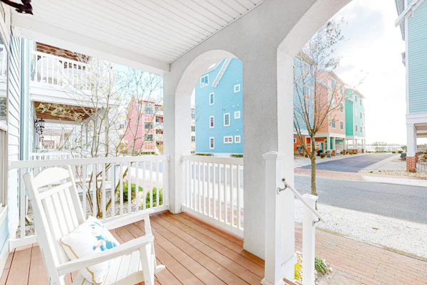 Big & Beautiful Home Steps From Bay w/Shared Pool, WiFi, AC, Water Views, & W/D