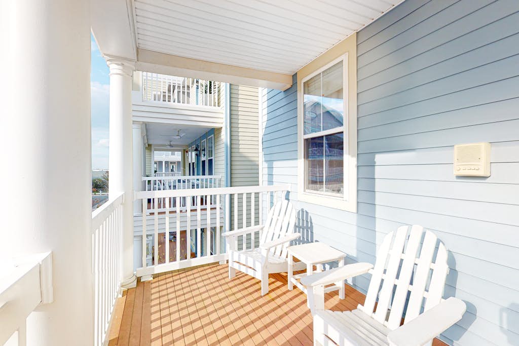 Big & Beautiful Home Steps From Bay w/Shared Pool, WiFi, AC, Water Views, & W/D