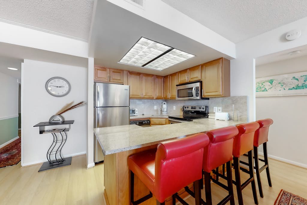 Enjoy ocean & bay views from this 15th-floor condo with pools