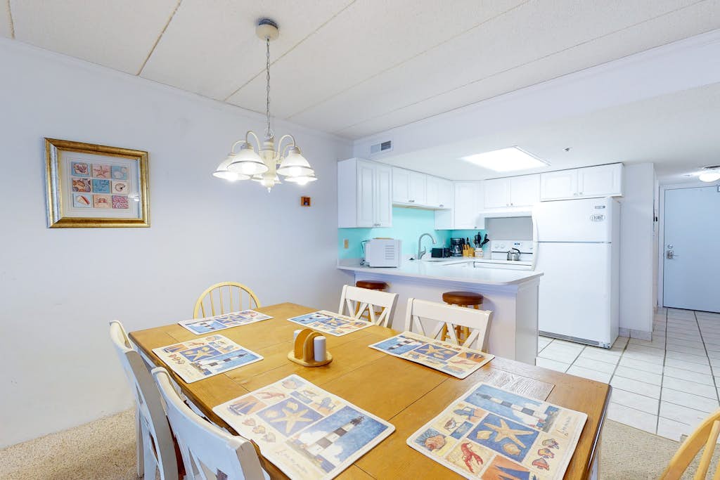 Ocean View Condo with Balcony, WiFi, W/D, Central AC & Shared Outdoor Pool