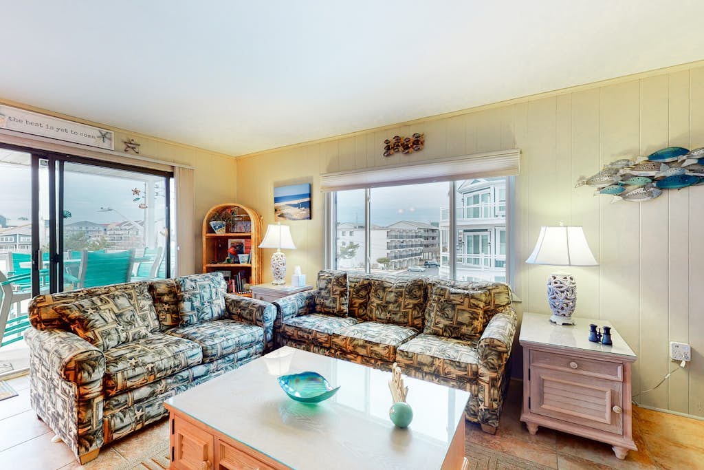 Ocean Block Condo w/ Balcony, Ocean View, Central AC & Washer/Dryer