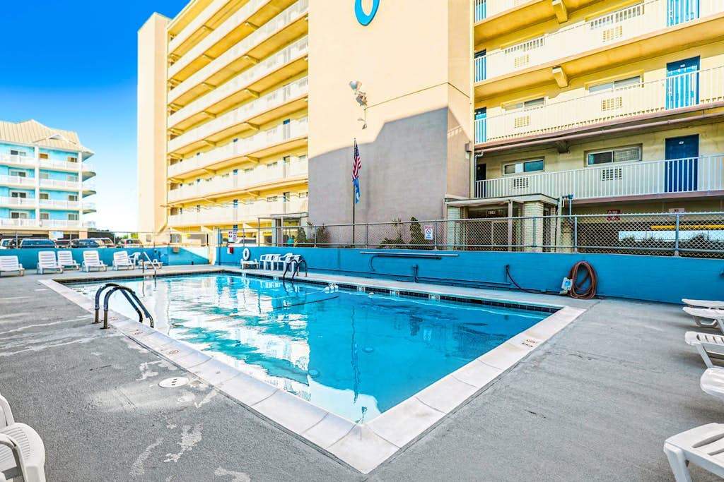 Oceanfront Calypso Condo w/ Ocean View Balcony, WiFi, Laundry & Shared Pool