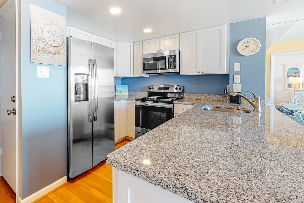 Updated, ocean-view condo with balcony, pools, saunas, game room & gym