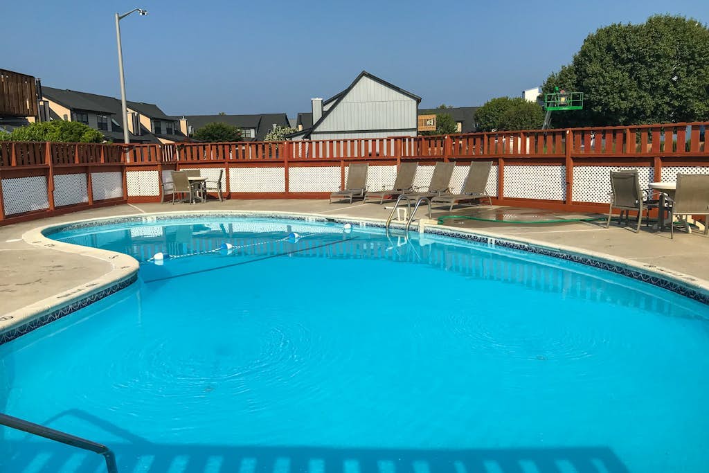 Condo with AC, washer/dryer & pool - walk to the beach/Northside Park