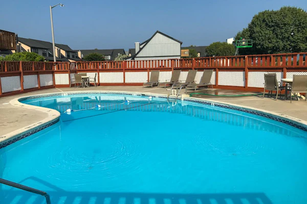 Condo with AC, washer/dryer & pool - walk to the beach/Northside Park