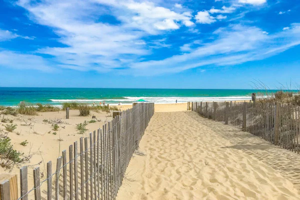 Condo with AC, washer/dryer & pool - walk to the beach/Northside Park