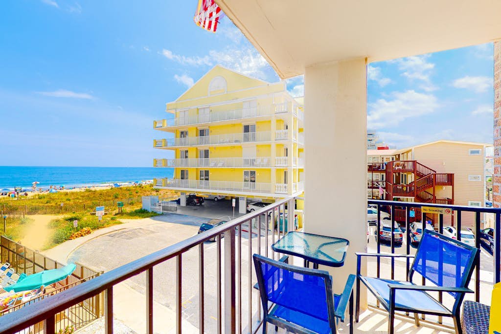 Gorgeous oceanfront condo with pool, central AC, WiFi, balcony water views