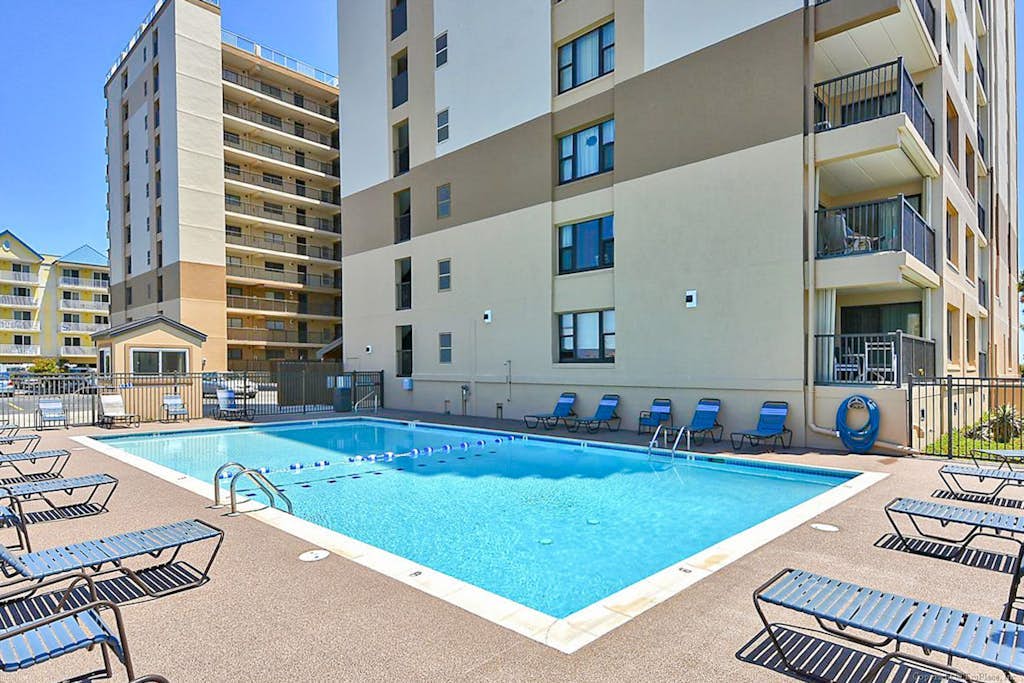 Excellent beachfront condo w/private covered balcony, W/D, shared outdoor pool