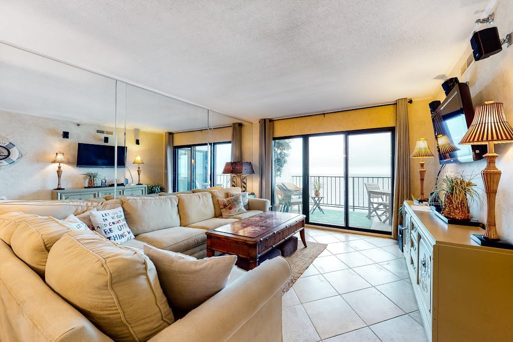 Oceanfront Condo with Balcony, Ocean & Bay Views, AC & Shared Pools/Hot Tub