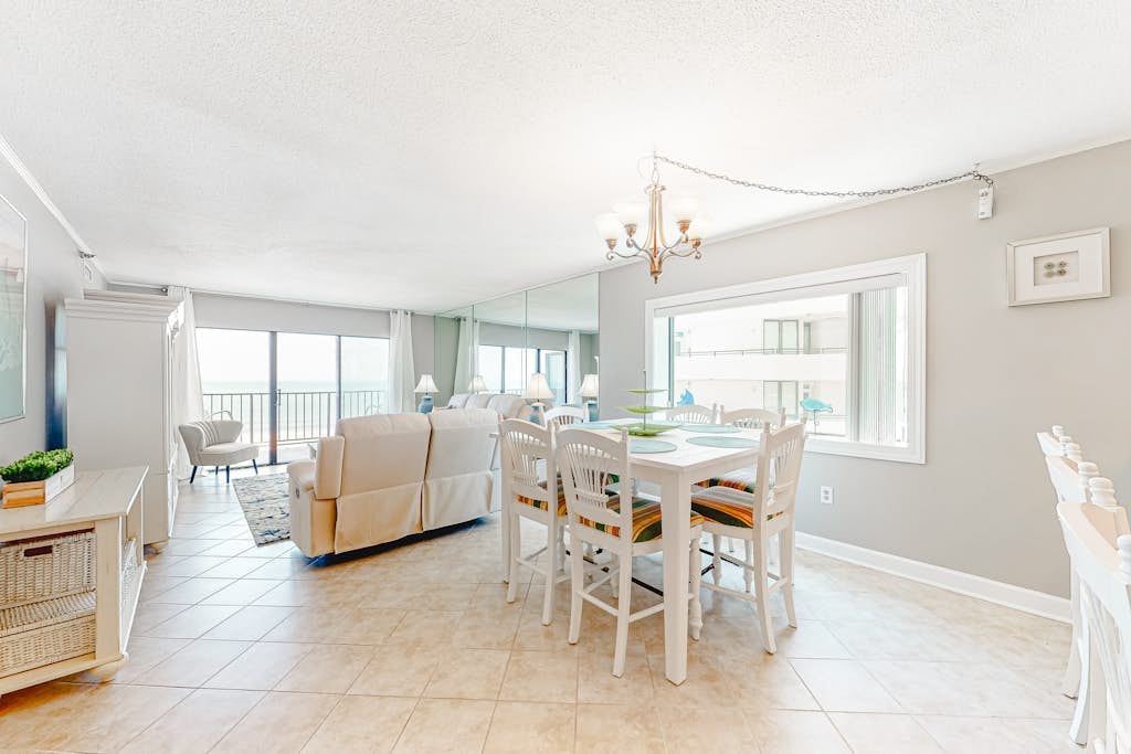 Oceanfront Condo with Balcony, Ocean View, AC & Shared Hot Tub/Pools/Sauna