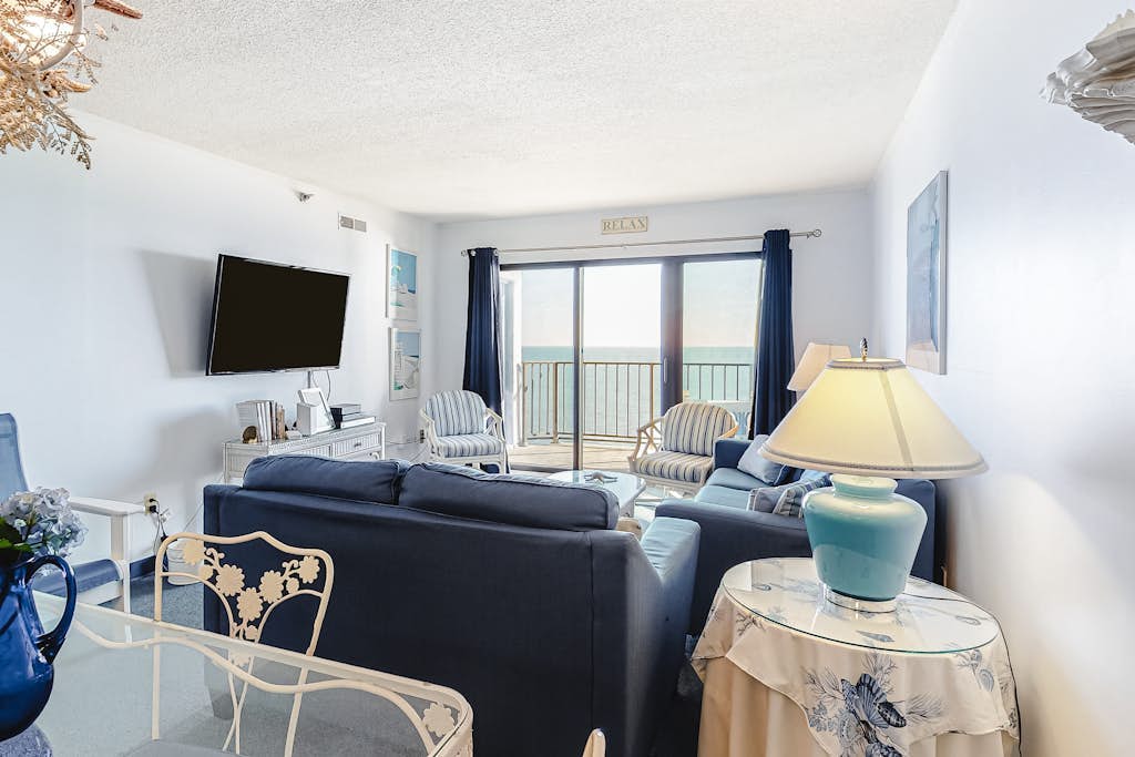 Oceanfront Condo with a Balcony, AC, WiFi, Great Views & Shared Pools/Hot Tub