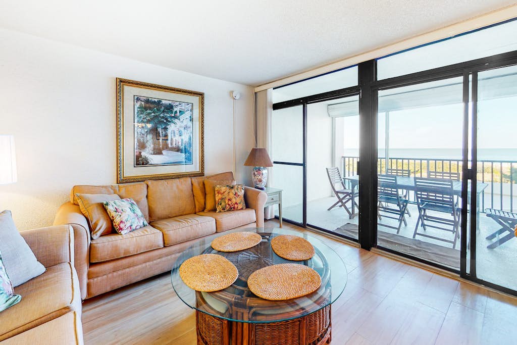 Oceanfront Condo with Covered Balcony, WiFi, AC, Laundry & Shared Pool