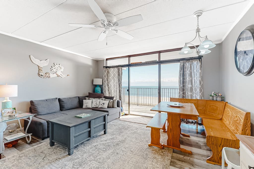 Oceanfront Condo w/ Great Beach View, Balcony, AC, W/D & Shared Pool/Tennis