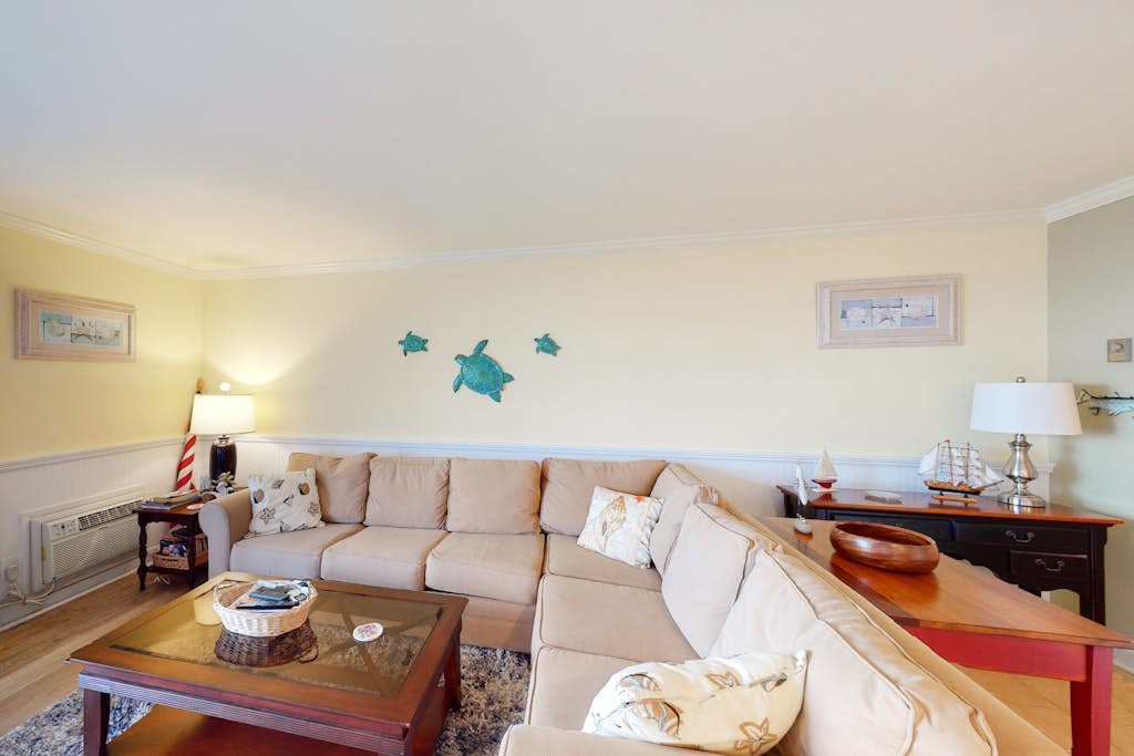 Newly updated condo - less than a block to the beach