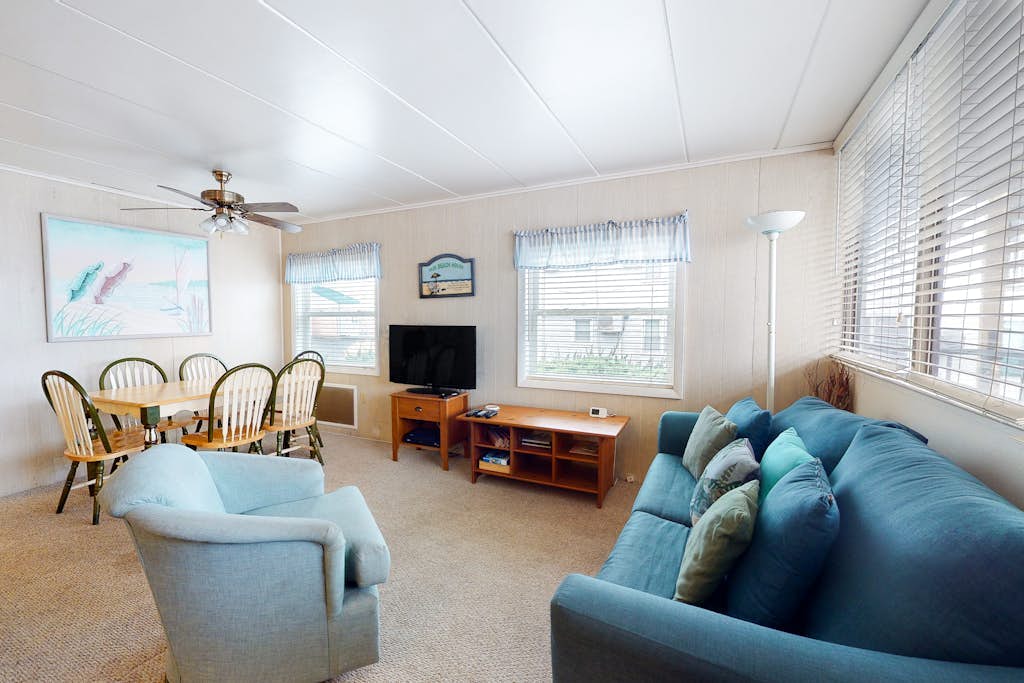 First-Floor, Ocean Block Condo with Patio, AC, WiFi & Laundry - Steps to Beach