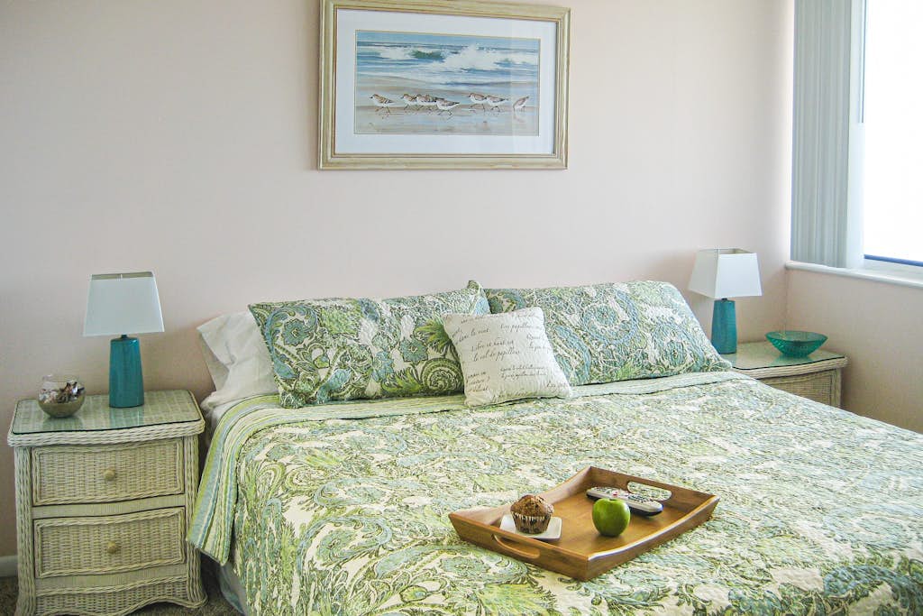 Oceanfront condo with balcony, lovely sunrise view, central AC & pool