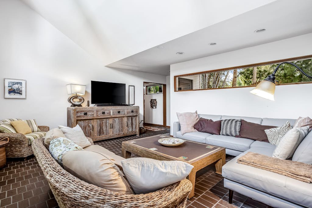 Chic Home With Private Pool, Hot Tub & Covered Lanai - Snowbirds Welcome