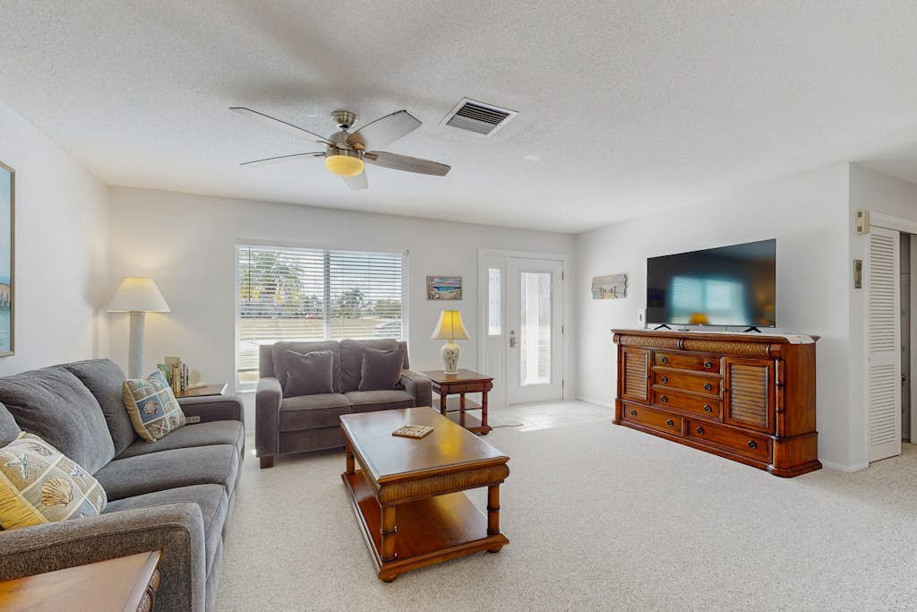 Coastal home with private, saltwater pool, gas grill, and internet