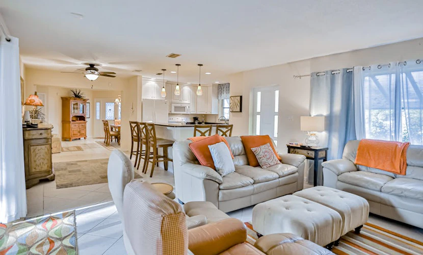 Dog-friendly home 2 blocks from the beach with kayaks, SUP, bikes & patio