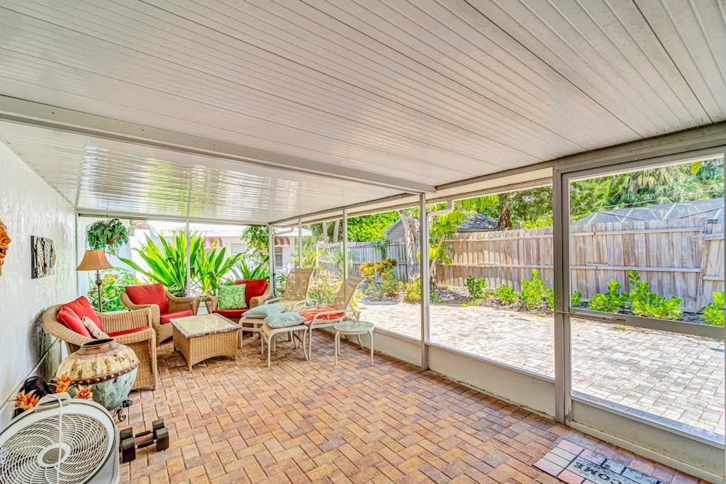 Dog-friendly home 2 blocks from the beach with kayaks, SUP, bikes & patio