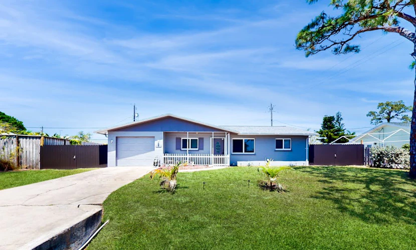 Snowbird & dog-friendly home with patio, grill, bikes