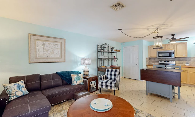 Dog-friendly and Snowbird friendly close to beaches!