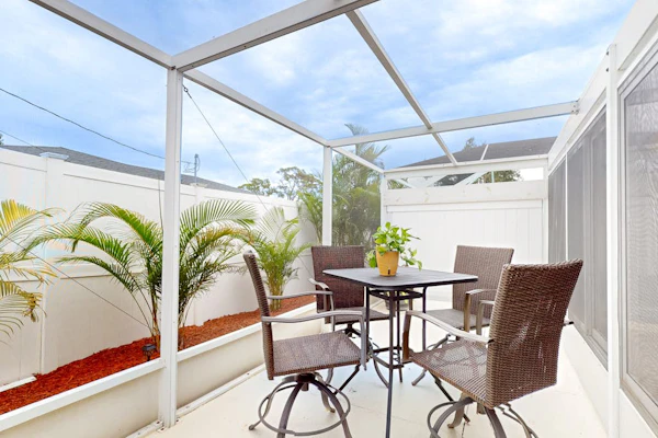 Dog-friendly and Snowbird friendly close to beaches!