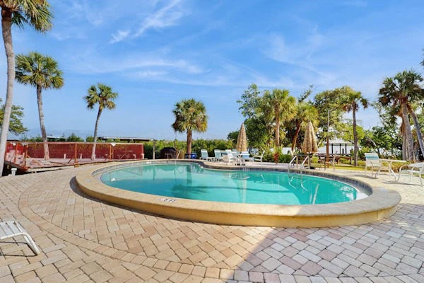 Relaxed island condo with private beach & bay access, pool