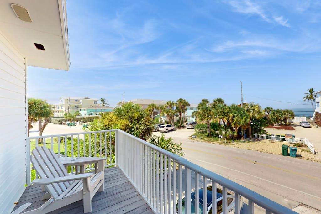 Spacious Duplex with two kitchens, W/D, and WiFi throughout