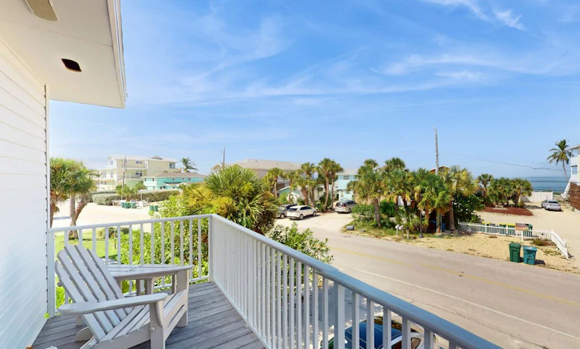 Spacious Duplex with two kitchens, W/D, and WiFi throughout