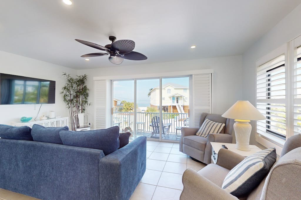 Spacious Duplex with two kitchens, W/D, and WiFi throughout