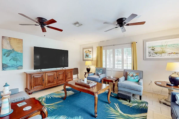 Spacious property with separate living quarters, pool, & lanai - dog-friendly