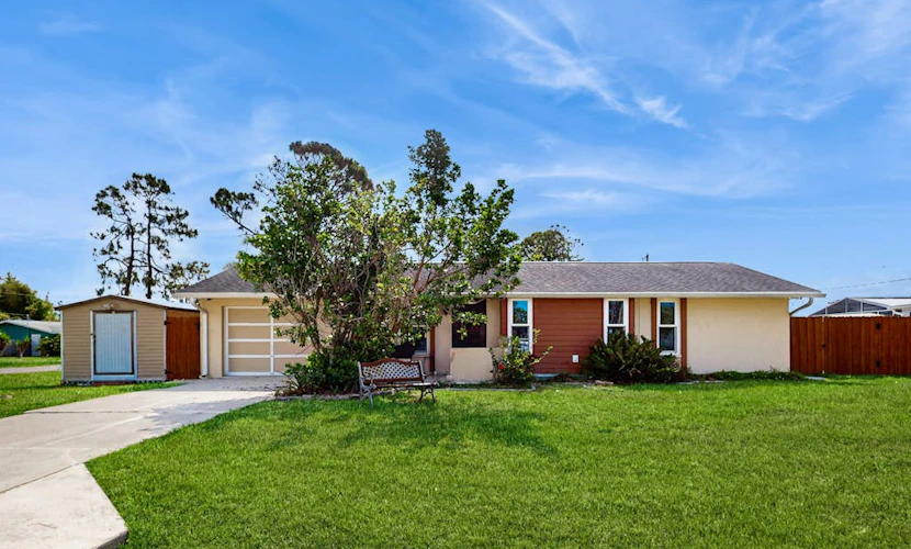 Spacious home with enclosed pool and patio and near attractions