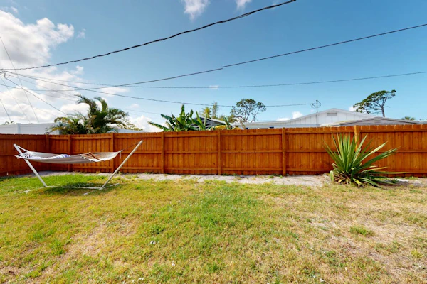 Spacious home with enclosed pool and patio and near attractions