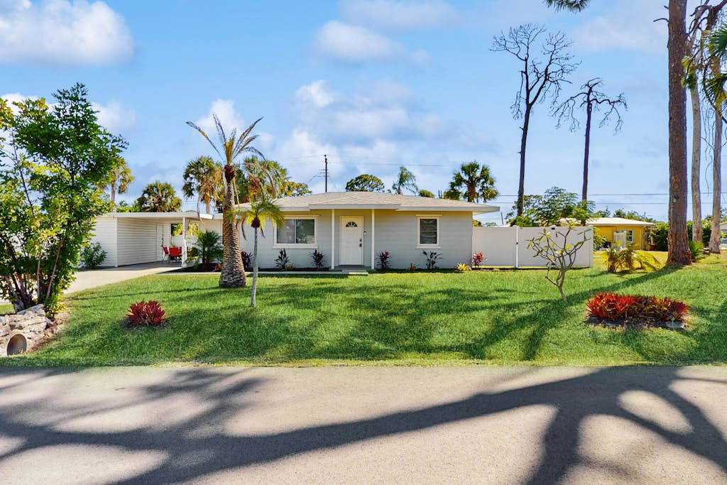 Lemon Bay  Retreat