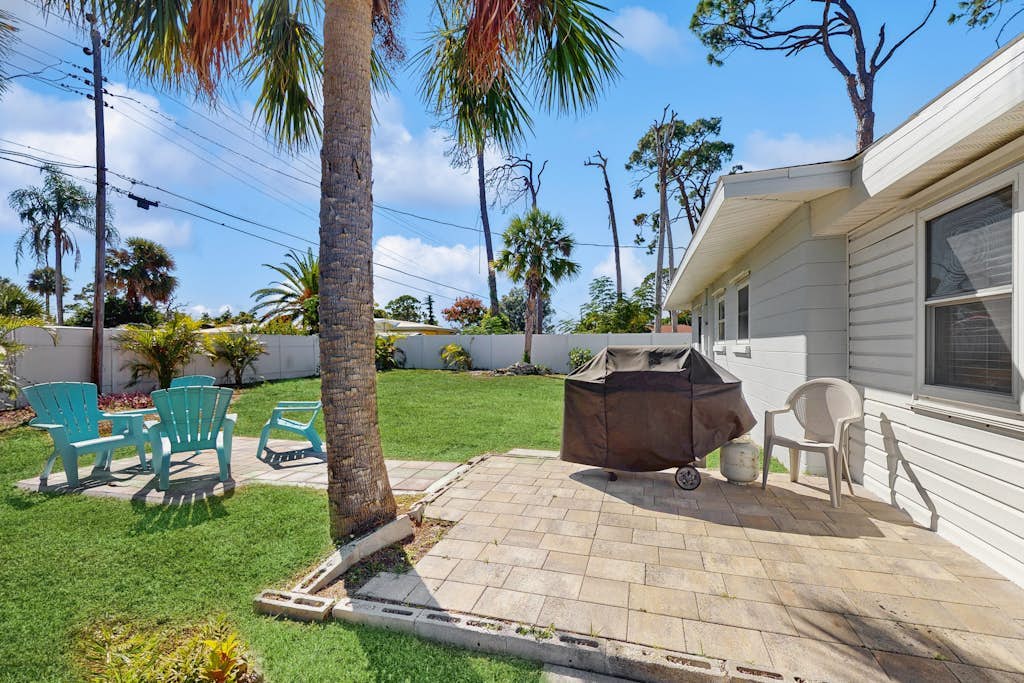 Dog friendly home with yard, internet, and washer and dryer.