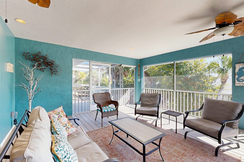 Charming beachside duplex steps to the Gulf with bikes and coastal views