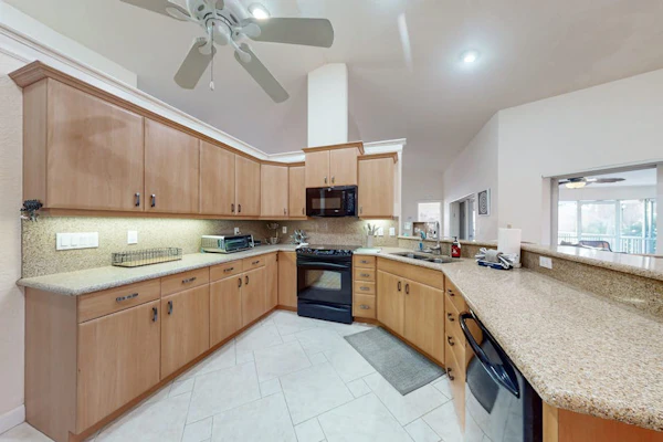 Spacious coastal getaway steps to the beach with bikes and high-speed internet