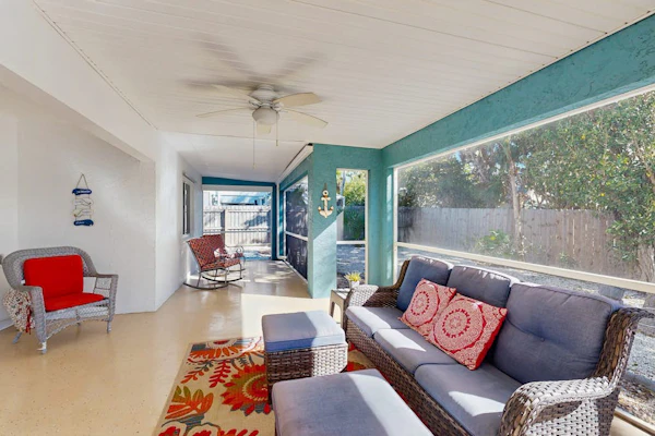 Coastal retreat steps to the beach with screened lanai and bikes