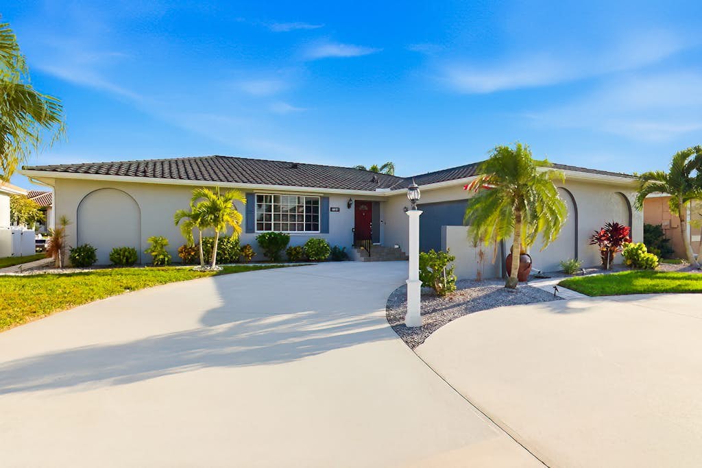 Waterfront home, with private pool and lanai, Gulf access with fishing dock