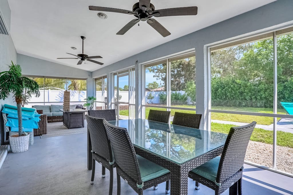 Amazing retreat w/great location, WiFi, pool/spa, horseshoes, enclosed backyard