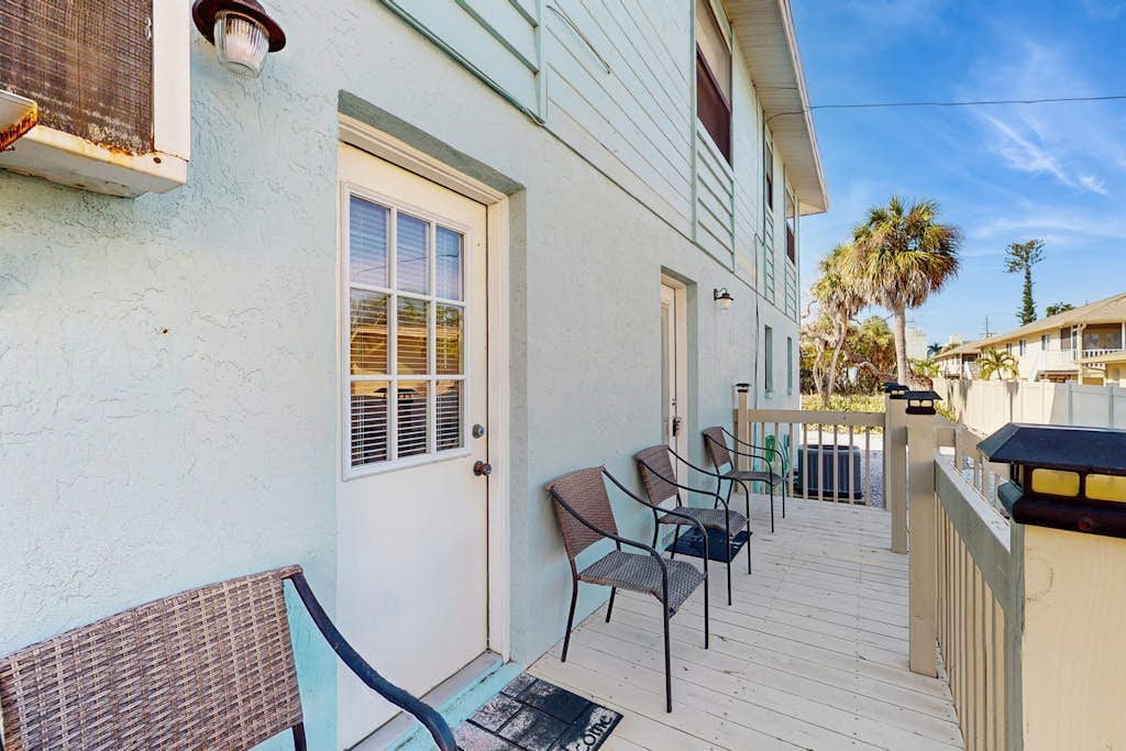 Dog-Friendly Quadruplex w/Snowbird Discounts and Private Beach Access
