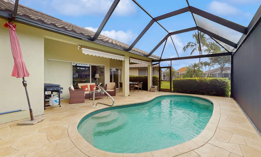 Beautiful home w/ heated in ground pool, wifi, dog-friendly, and sundeck