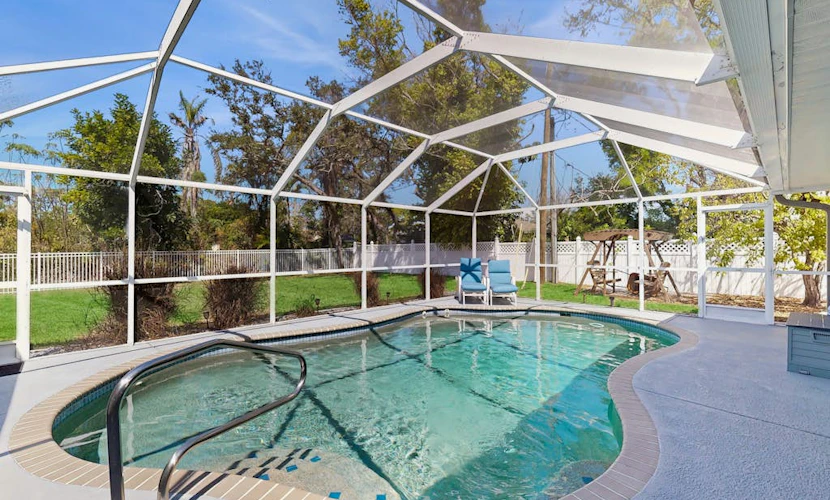 Dog-friendly home w/private salt water in ground pool & close to Shamrock Park