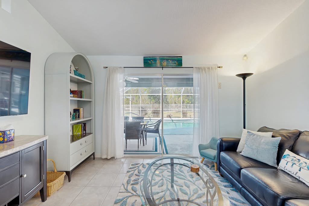 Dog-friendly home w/private salt water in ground pool & close to Shamrock Park
