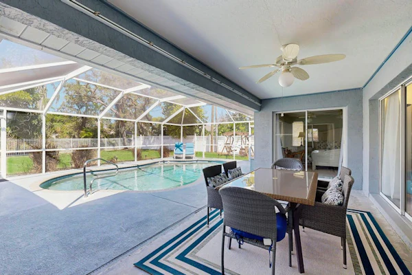 Dog-friendly home w/private salt water in ground pool & close to Shamrock Park