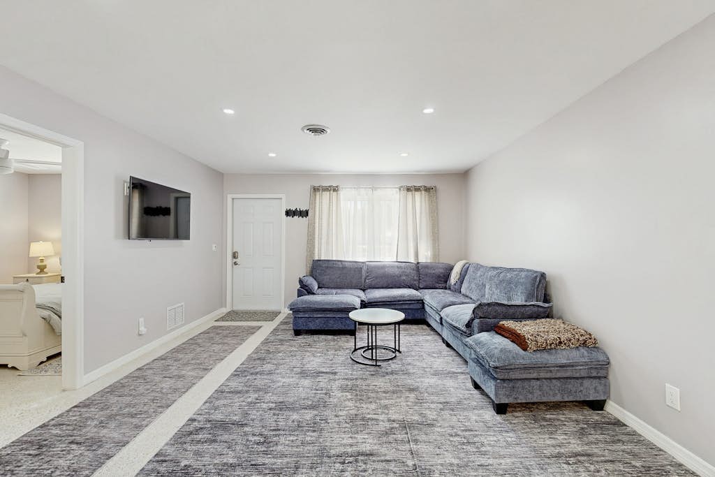 Dog-friendly home w/access to Englewood Beach, WIFI, and outdoor patio